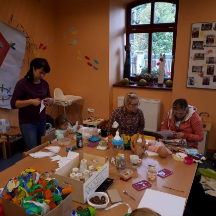 Dvoreček 2.10.2018 - Vyrábíme na drakiádu