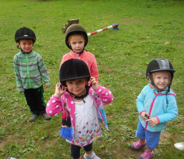 Dvoreček - koníci Deštné 5.6.2018