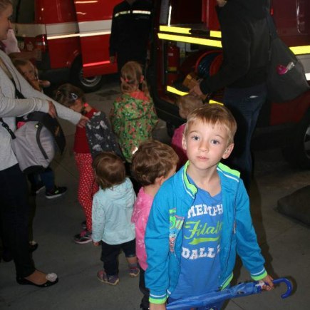 Dvoreček 21.8. Návštěva hasičů HK