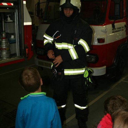 Dvoreček 21.8. Návštěva hasičů HK