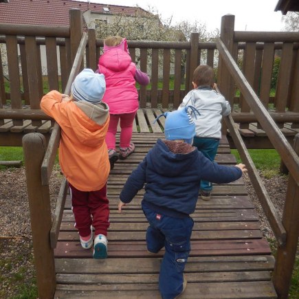Dvoreček 19.4.2016 Hřiště, hasiči