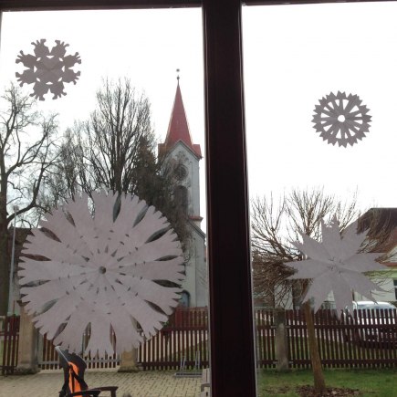 Dvoreček 8.12.2015 zdobení