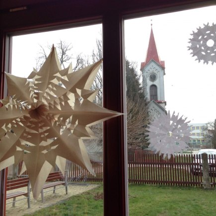 Dvoreček 8.12.2015 zdobení