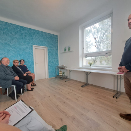 Předávání certifikátů absolventům kurzu genealogie VU3V 21. 3. 2024