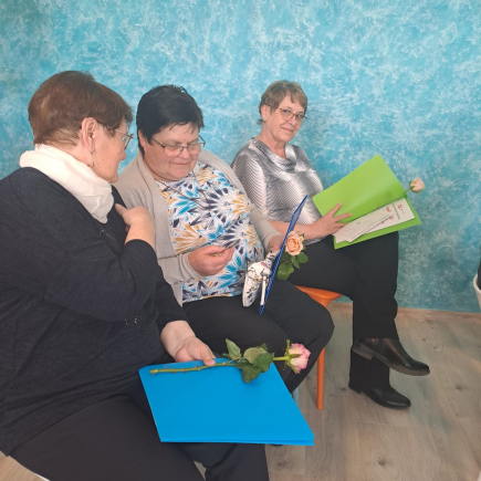 Předávání certifikátů absolventům kurzu genealogie VU3V 21. 3. 2024