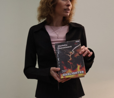 Spisovatelka Markéta Harasimová v Černilově