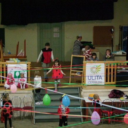 PRUHOVANÝ KARNEVAL 15.4.2012 Sokolovna - foto Jana Ž