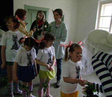 PRUHOVANÝ KARNEVAL 15.4.2012 Sokolovna - foto Jana Ž