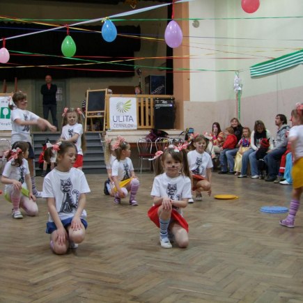 PRUHOVANÝ KARNEVAL 15.4.2012 Sokolovna - foto Jana Ž