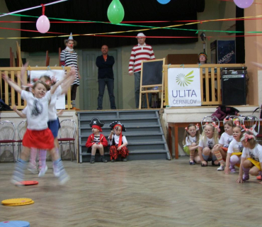 PRUHOVANÝ KARNEVAL 15.4.2012 Sokolovna - foto Jana Ž