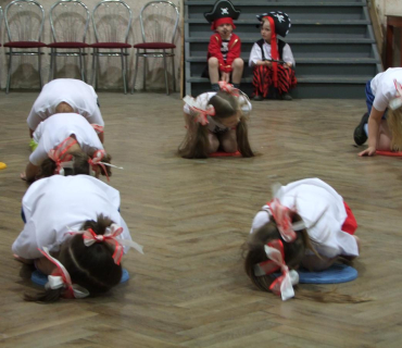 PRUHOVANÝ KARNEVAL 15.4.2012 Sokolovna - foto Jana Ž