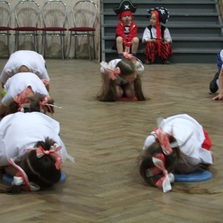PRUHOVANÝ KARNEVAL 15.4.2012 Sokolovna - foto Jana Ž