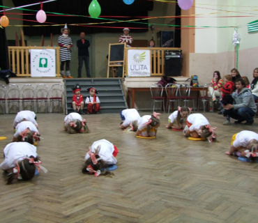 PRUHOVANÝ KARNEVAL 15.4.2012 Sokolovna - foto Jana Ž