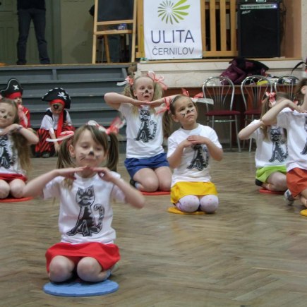 PRUHOVANÝ KARNEVAL 15.4.2012 Sokolovna - foto Jana Ž