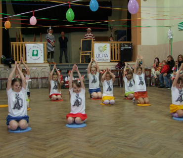 PRUHOVANÝ KARNEVAL 15.4.2012 Sokolovna - foto Jana Ž