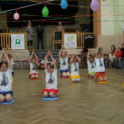 PRUHOVANÝ KARNEVAL 15.4.2012 Sokolovna - foto Jana Ž