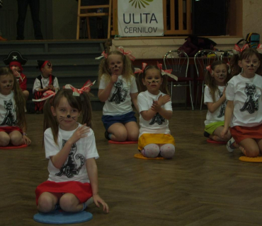 PRUHOVANÝ KARNEVAL 15.4.2012 Sokolovna - foto Jana Ž