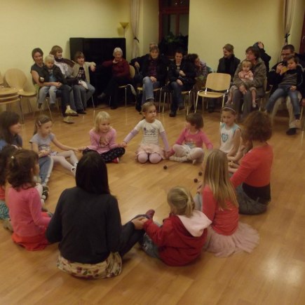 22.12.2011 taneční kroužek - mažoretky